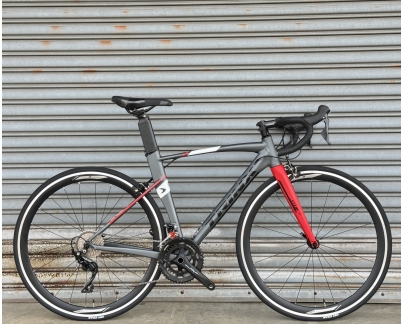105 22速 鋁合金車架 碳纖維前叉 公路車 R7000